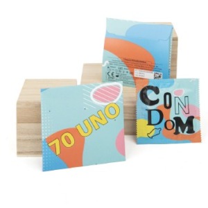 Kondom in einem quadratischen 70-mm-Beutel