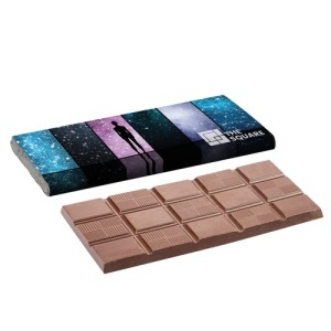 Große Schokoladentafel in der Verpackung