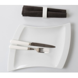 Flacher rechteckiger Teller, gewellt