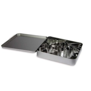 Backformen in Metalldose mit Adventskalender
