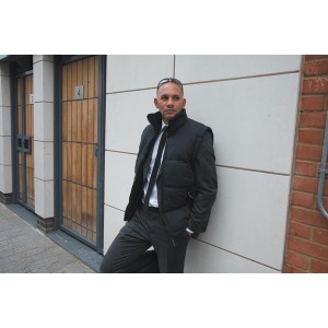 Bodywarmer mit Kapuze aus Mikrofleece