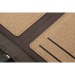 Referent mit Induktionsladegerät, Accessoire aus Kork Werbung