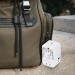 Adaptateur universel de voyage avec sorties USB-C et USB-A - Blanc, prise électrique universelle et adaptateur universel de voyage Werbung