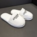 Chaussons de luxe en velours éponge avec logo brodé, Chausson ou pantoufle Werbung