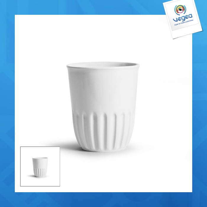 Gestreifter becher weiß