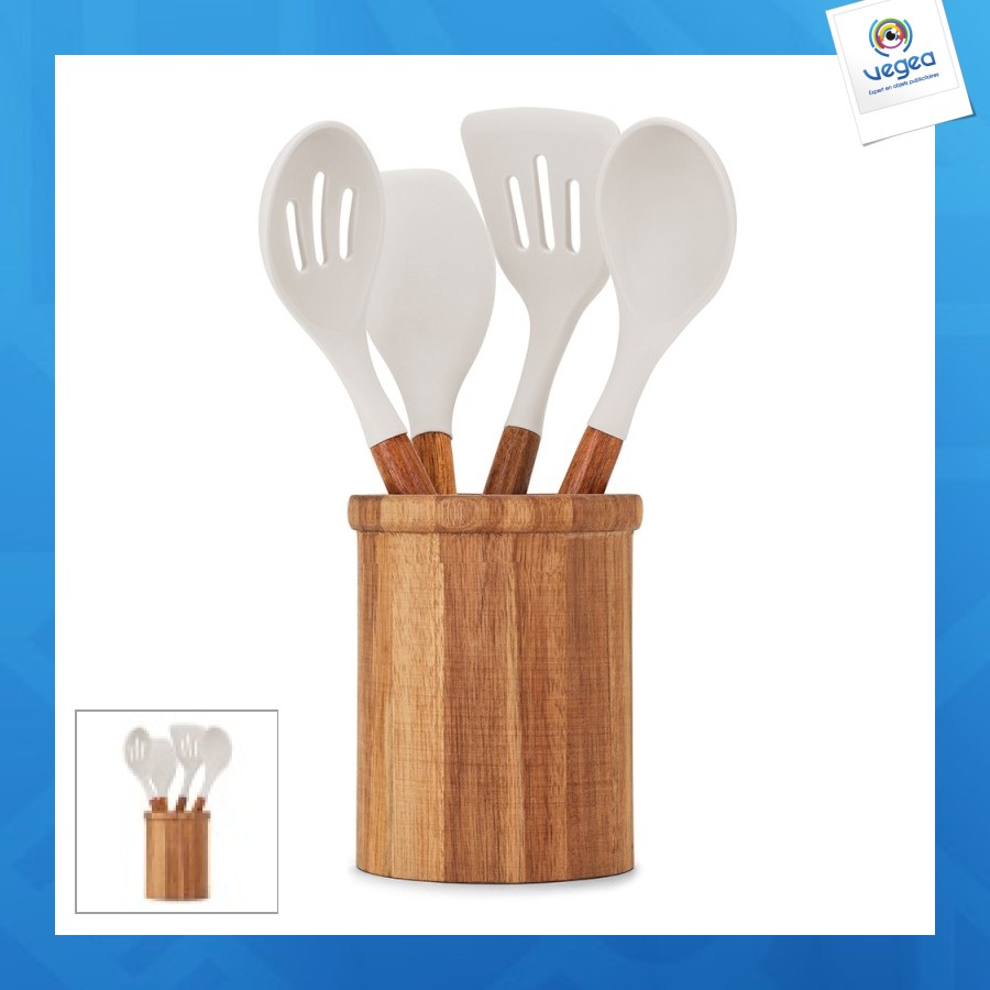 Set aus 4 küchenutensilien mit topf