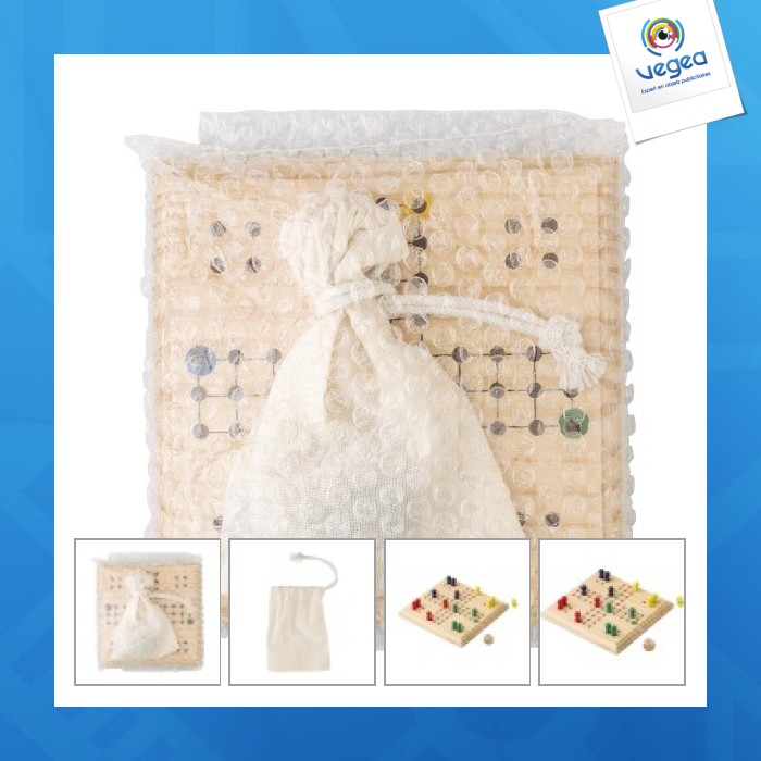 Spiel mit kleinen pferden aus holz yasir