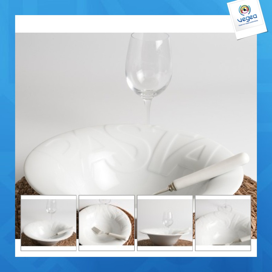 Tiefer teller mit relief pasta